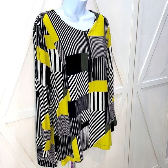 Ulla Popken Geometric Black White & Green Blouse Size 20 / 22 - Picture 4 of 10